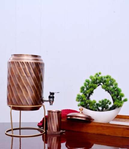 finish : mirror WAVE capacity : 5000 ml weight : 550 Gm sku code : slk-KCT-MW-20005